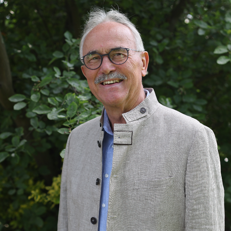  Udo H�bner
